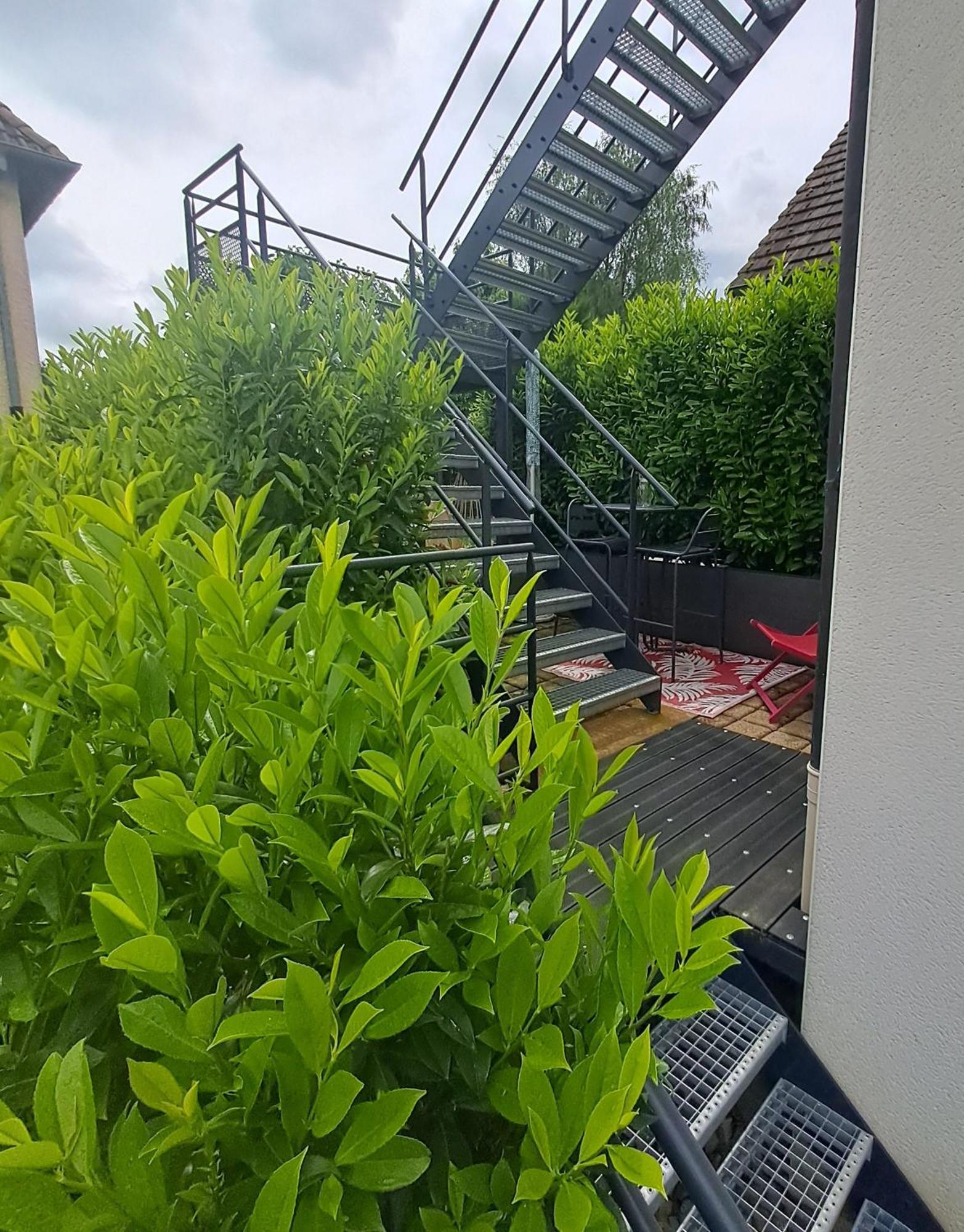 Studio Cosy Spacieux Lumineux Avec Terrasse Vezelois Exterior foto